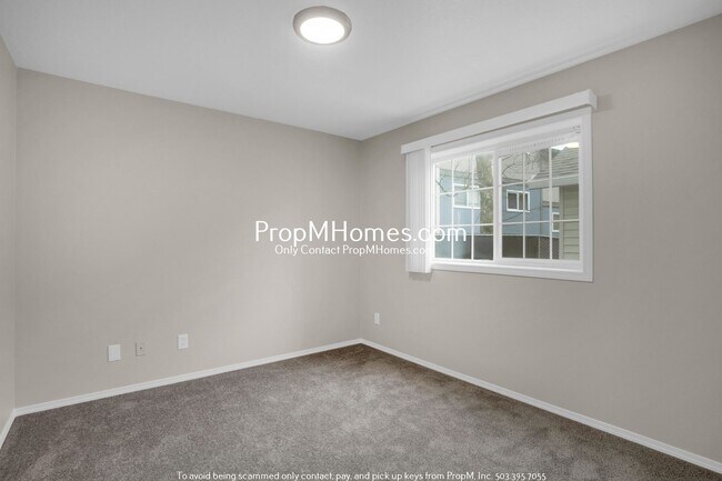 Building Photo - Three Bedroom Gem in Jennings Lodge - Garage Included!