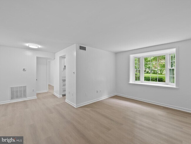 Building Photo - 708 S Arlington Mill Dr