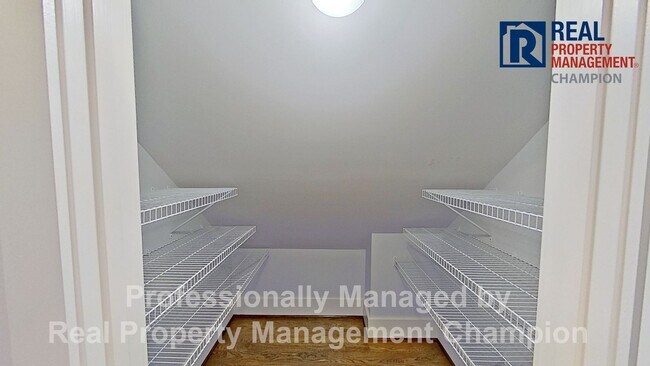 Building Photo - Exquisite Executive Home in Autumn Hall