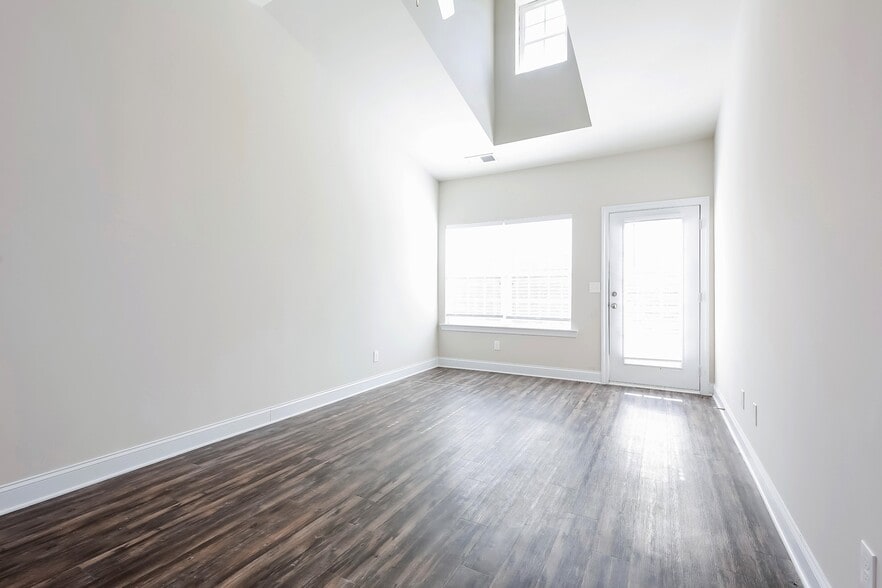 Building Photo - 207 Riley Cir