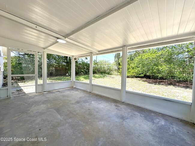 Building Photo - 4440 Stuart Ave