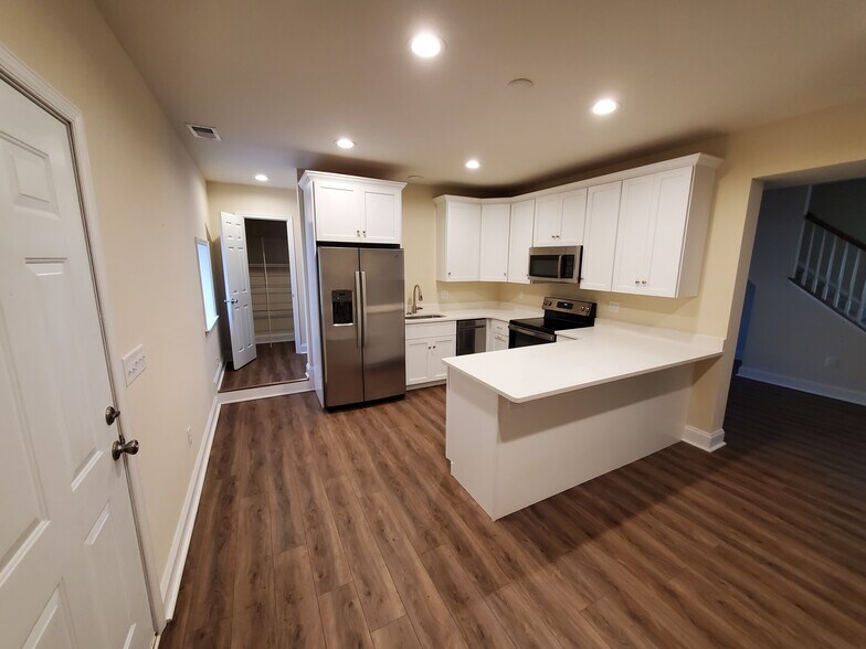 Building Photo - 13815 Village Mill Dr