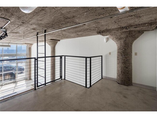 Building Photo - 521 S 7th St
