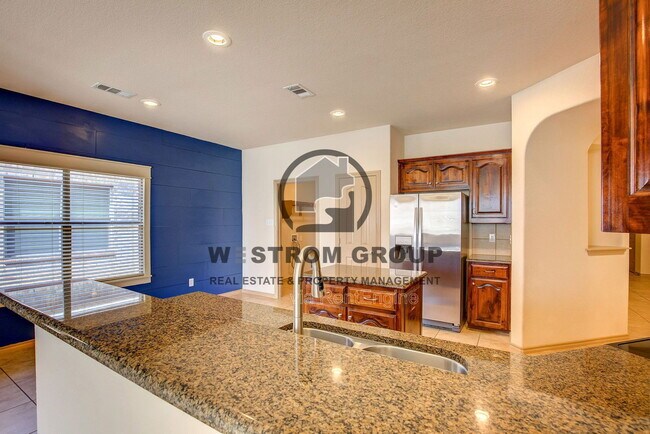 Building Photo - 3217 Hornbeam St