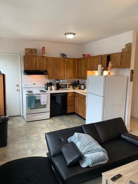 Primary Photo - 359 W 4th St