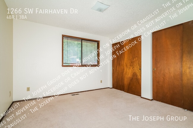 Building Photo - 1266 SW Fairhaven Dr