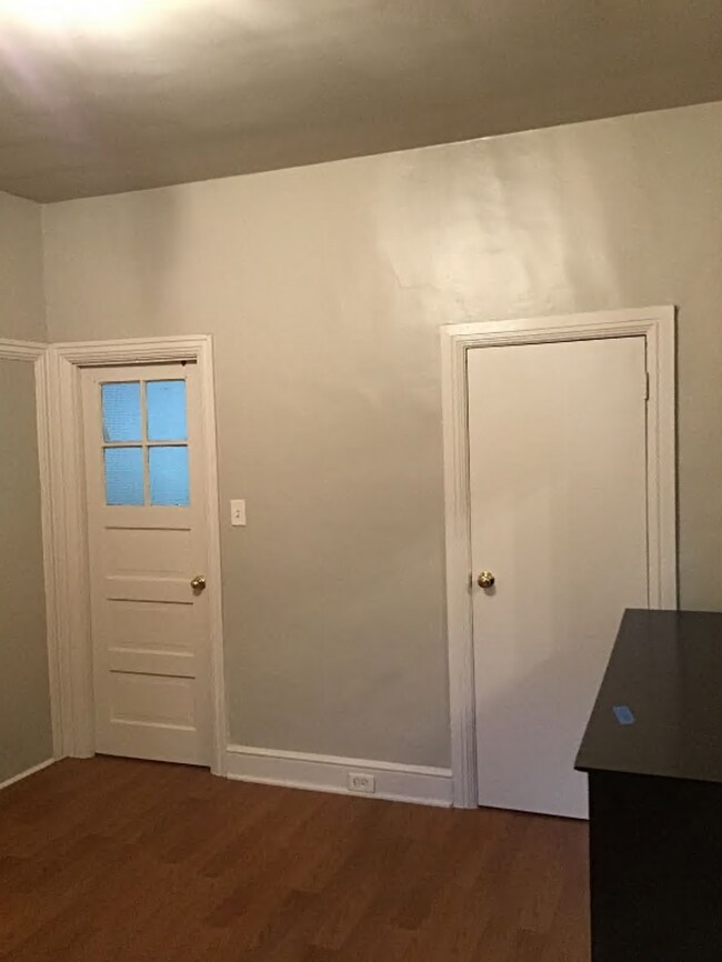 Building Photo - 134 E Queen St