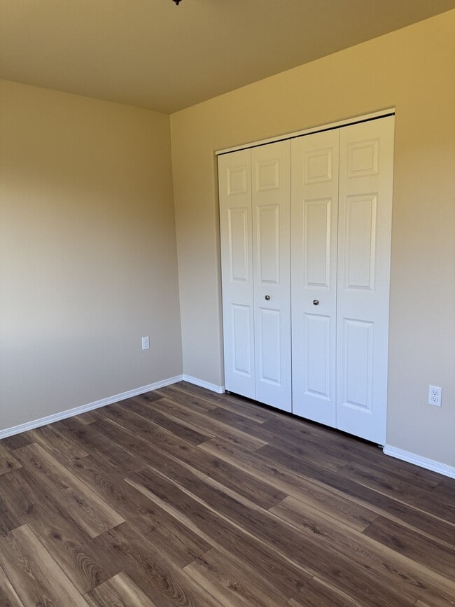 Building Photo - 1165 Sun School Cir
