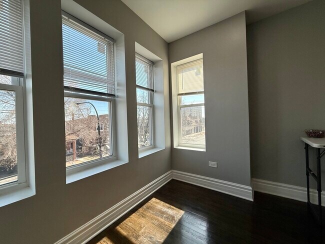 Building Photo - 2118 S 59th Ave