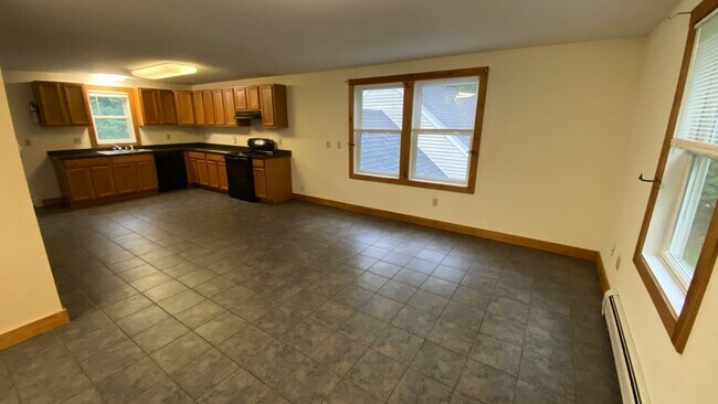 Building Photo - University Student Rental Available for th...