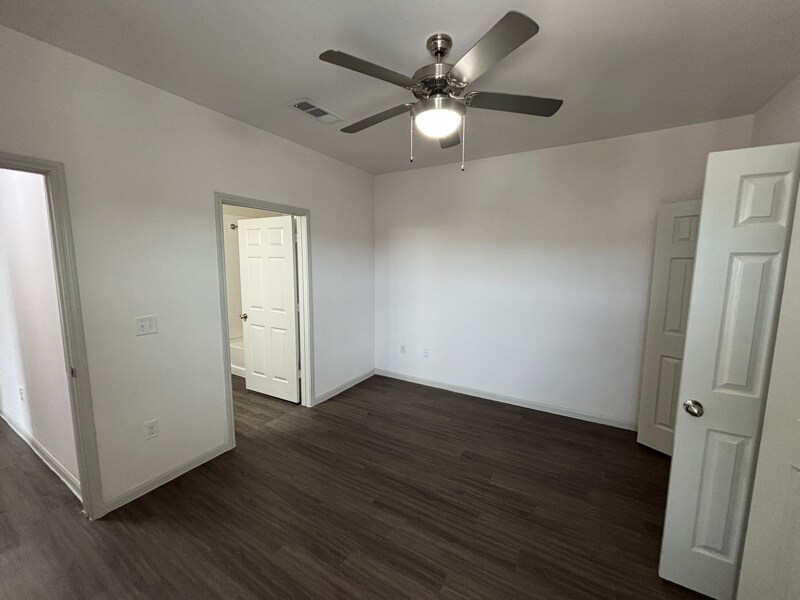 Building Photo - 4624 Cromwell Dr