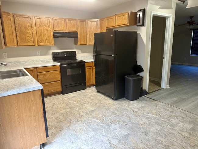 Building Photo - 1627 Maple View Way