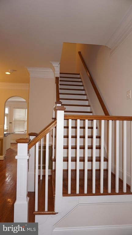 Building Photo - 405 Main St