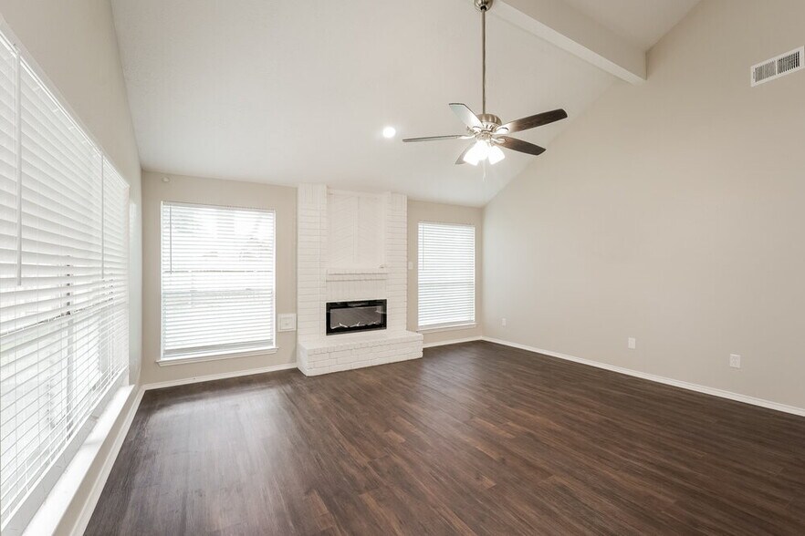 Building Photo - 2107 Musket Ridge Dr