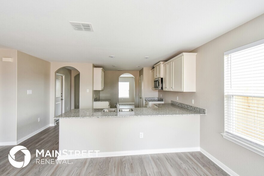 Building Photo - 3231 Begonia Bend