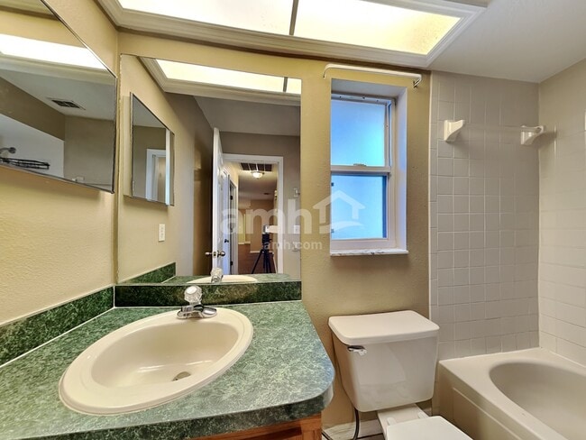 Building Photo - 220 Bryan Oak Avenue