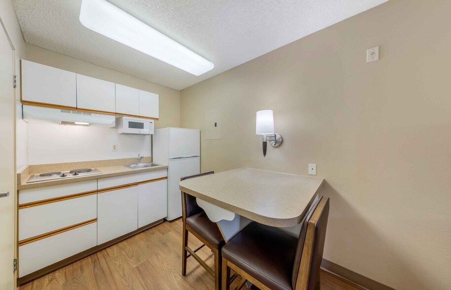 Building Photo - Furnished Studio-Los Angeles - LAX Airport...