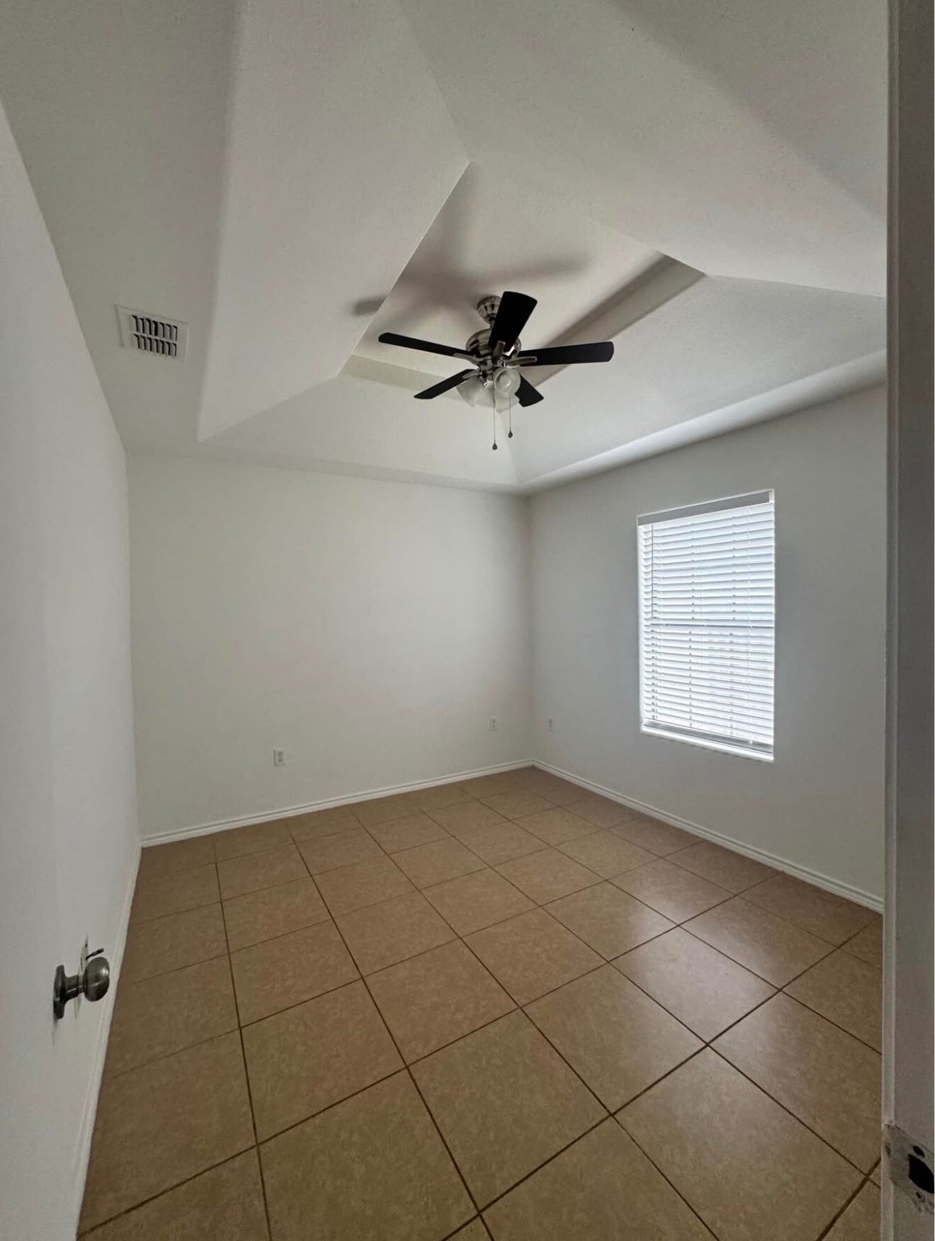 Building Photo - 1110 W Gardenia Ave