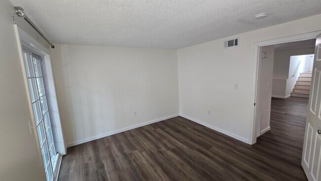 Building Photo - 85 E Ridge Rd
