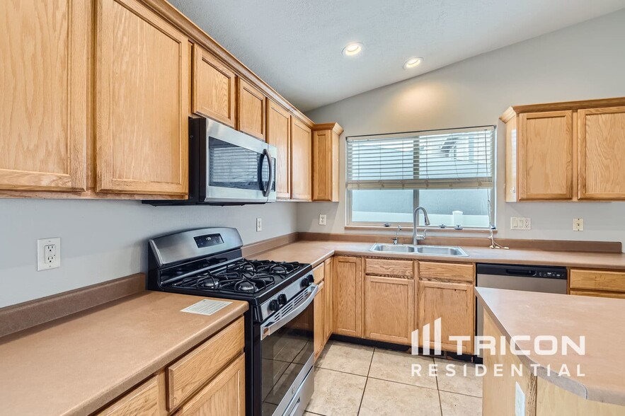 Building Photo - 4917 W Berry Creek Dr