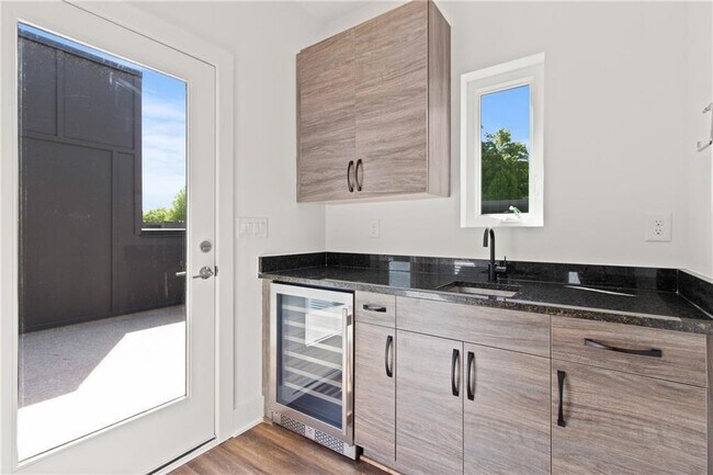 Building Photo - 1292 Chelsea Cir NW