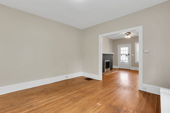Building Photo - 461-463 Reinhard Ave