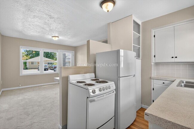 Building Photo - 7349 SE Evergreen St