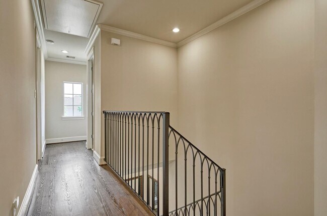 Building Photo - 122 Gateway Park Pl