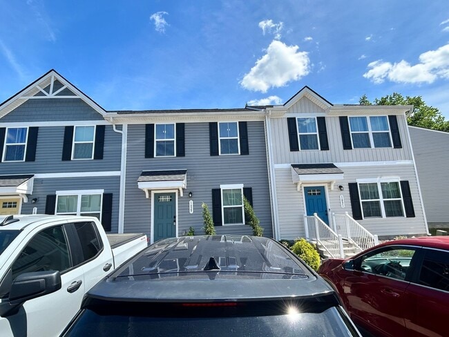 Building Photo - 3 Bedroom 2.5-Bath Home
