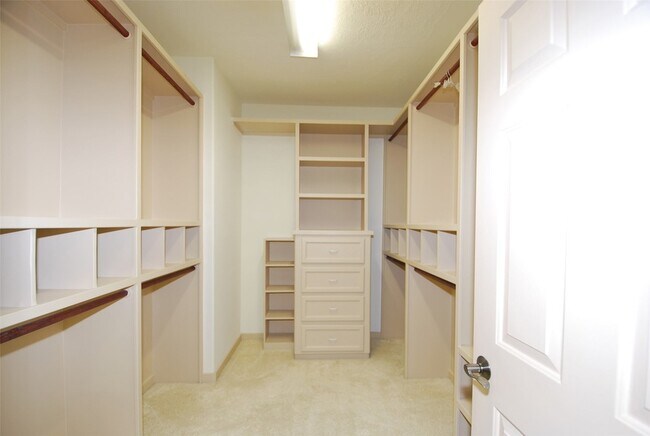 Building Photo - 2410 Dorrington St