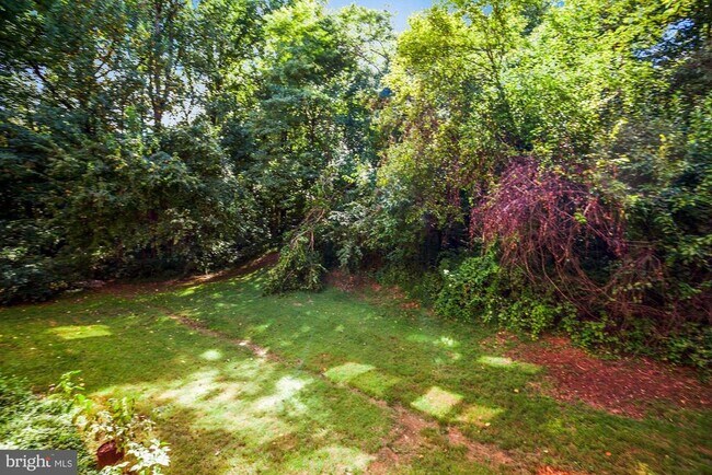 Building Photo - 1541 Colonial Dr