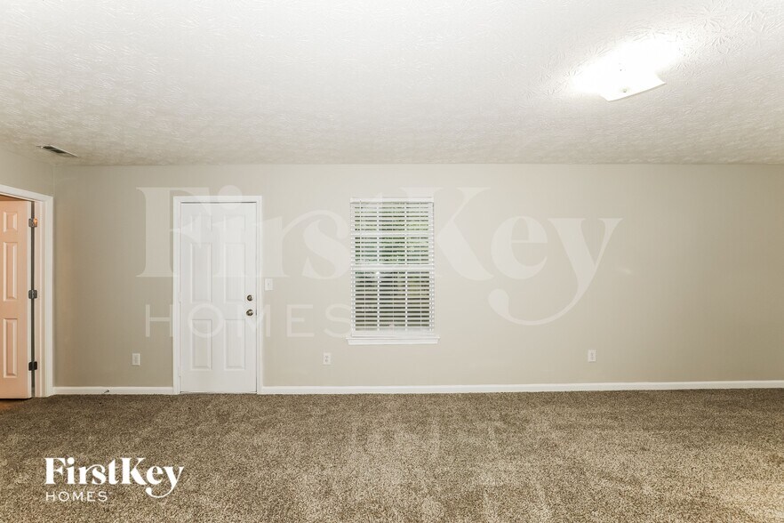 Building Photo - 708 Tullamore Way