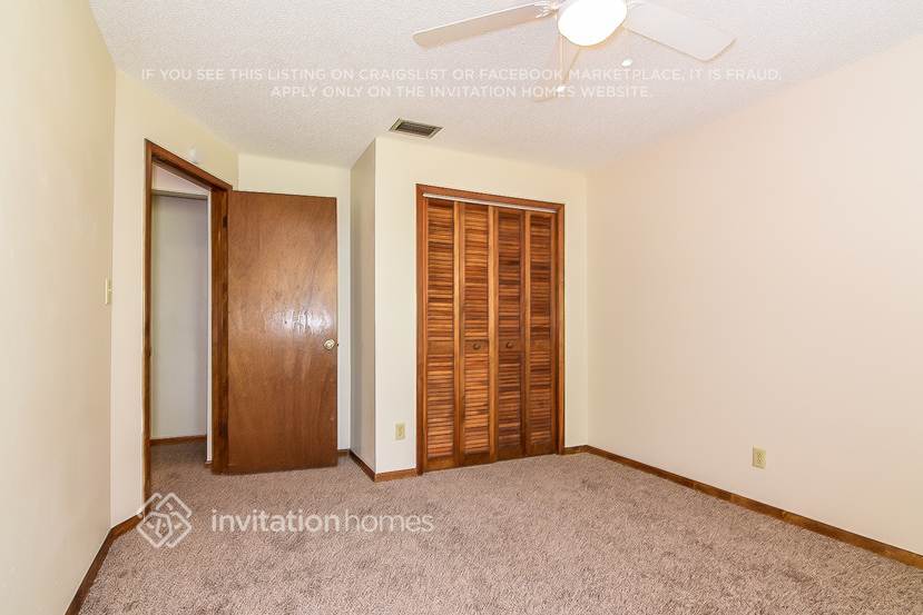 Building Photo - 10207 N Hyaleah Rd