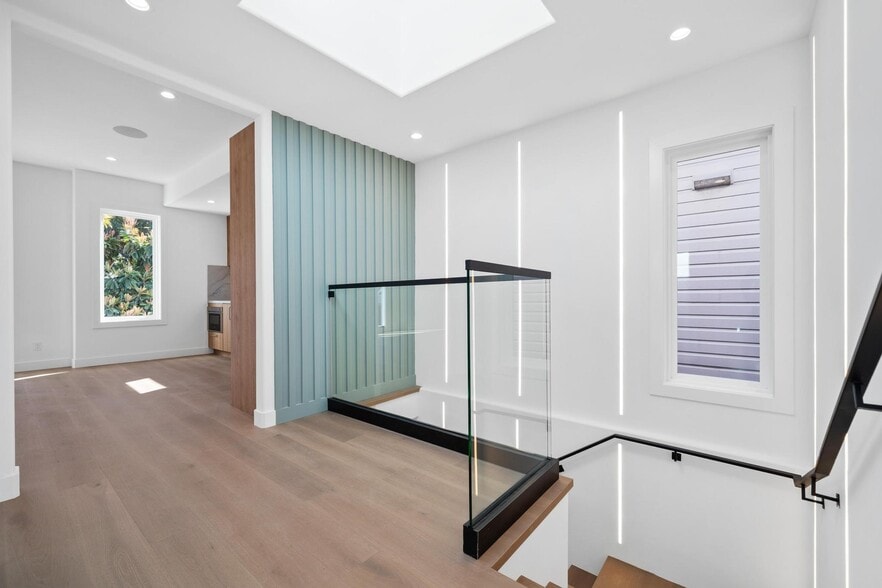 Building Photo - 1815 35th Ave