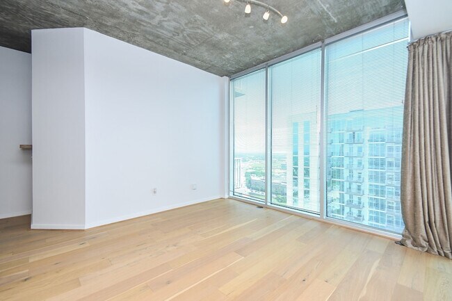Building Photo - 5925 Almeda Rd