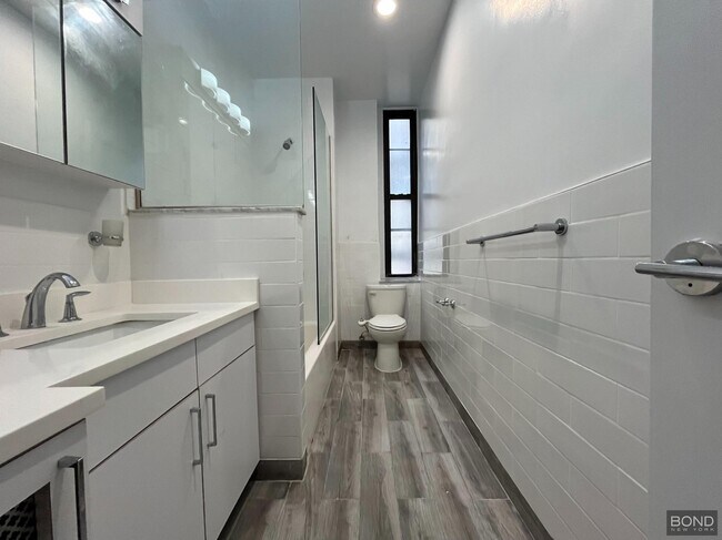 Building Photo - 200 W 58th St
