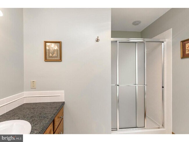 Building Photo - 202 Nelis Ct