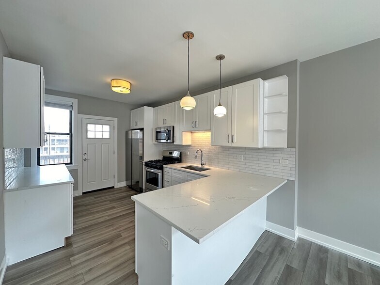 Building Photo - 3853 N Janssen Ave