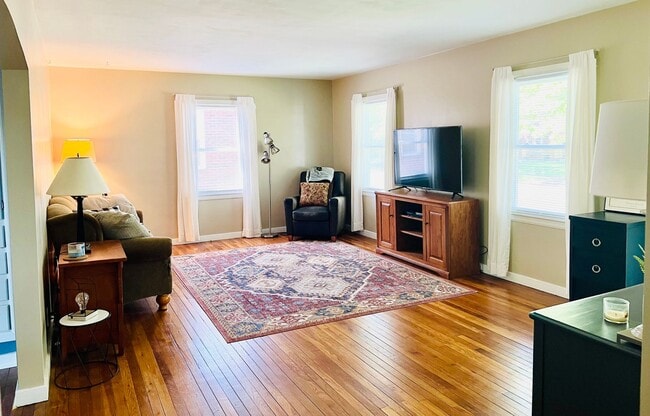 Building Photo - East Side 2 Bedroom, 1  Bath Beauty with Fenced Backyard & Hardwood Floors