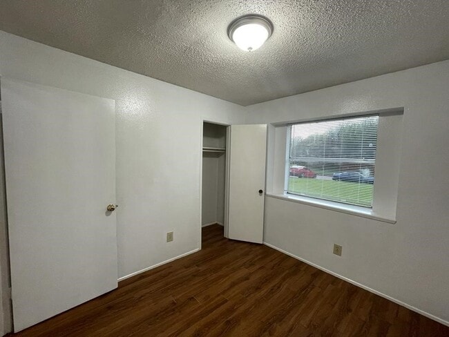 Building Photo - 7431 La Pl Dr