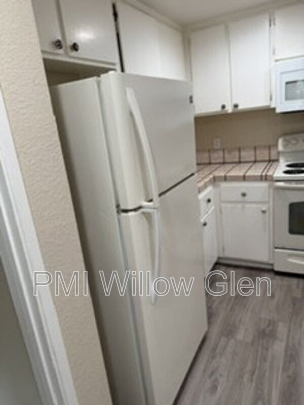 Building Photo - 7379 Tulare Hill Dr