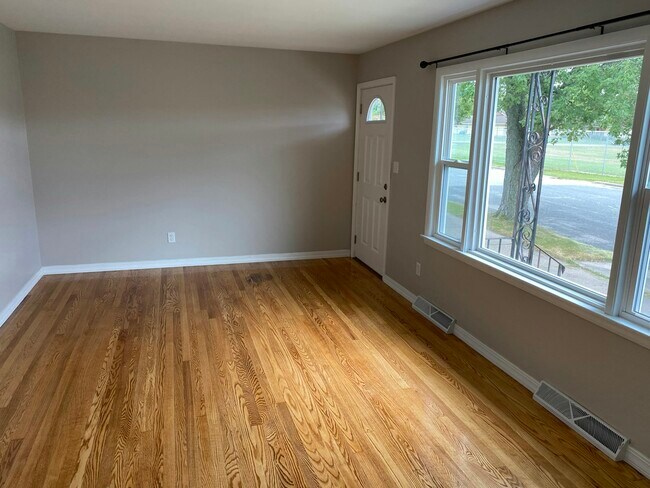 Building Photo - 607 Pine Street, Unit 607