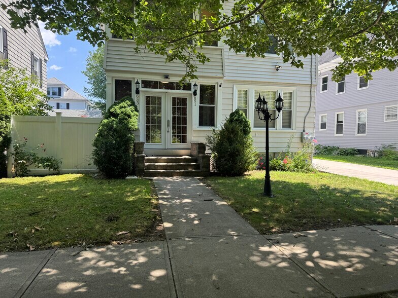 Building Photo - 653 Pleasant Valley Pky