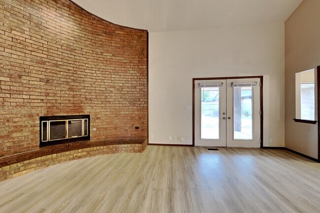 Building Photo - 2200 Sandy Creek Trail