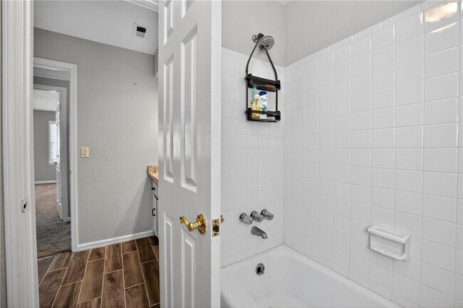 Building Photo - 641 Belgrave Ln