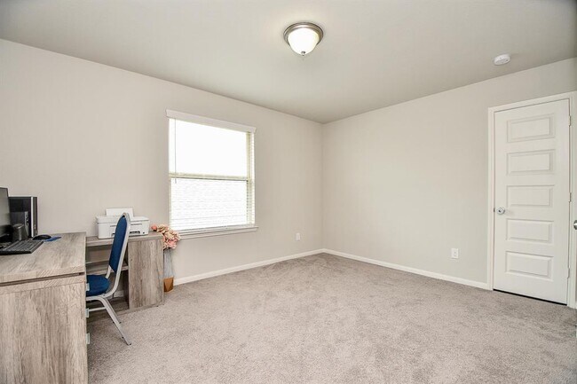 Building Photo - 2707 Dry Creek Dr