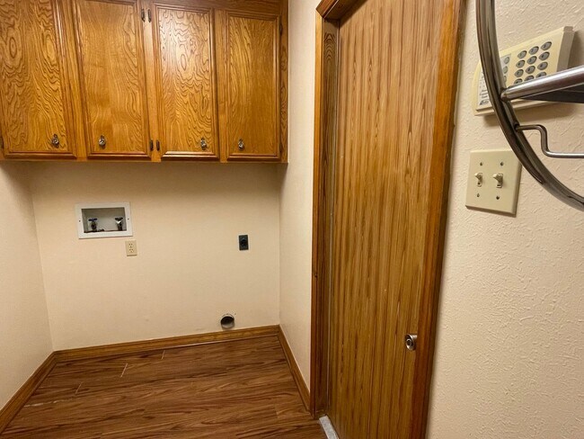 Building Photo - Must See! Welcoming Home In Greenacres Place!