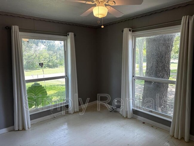 Building Photo - Kingston Rd 906