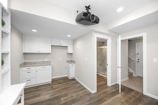 Building Photo - 2794 Ashcombe Dr.