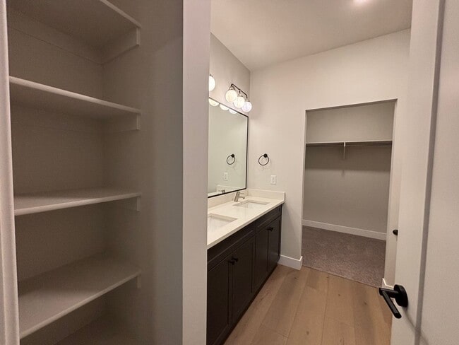 Building Photo - SINGLE LEVEL TOWNHOME FOR RENT!